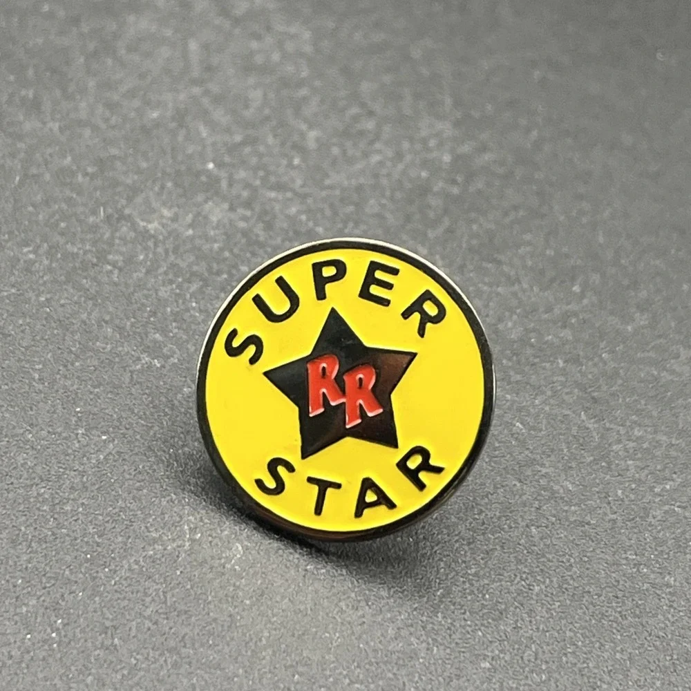 Red Robin Super Star Burger Restaurant Employee Lapel Hat Pin Yellow